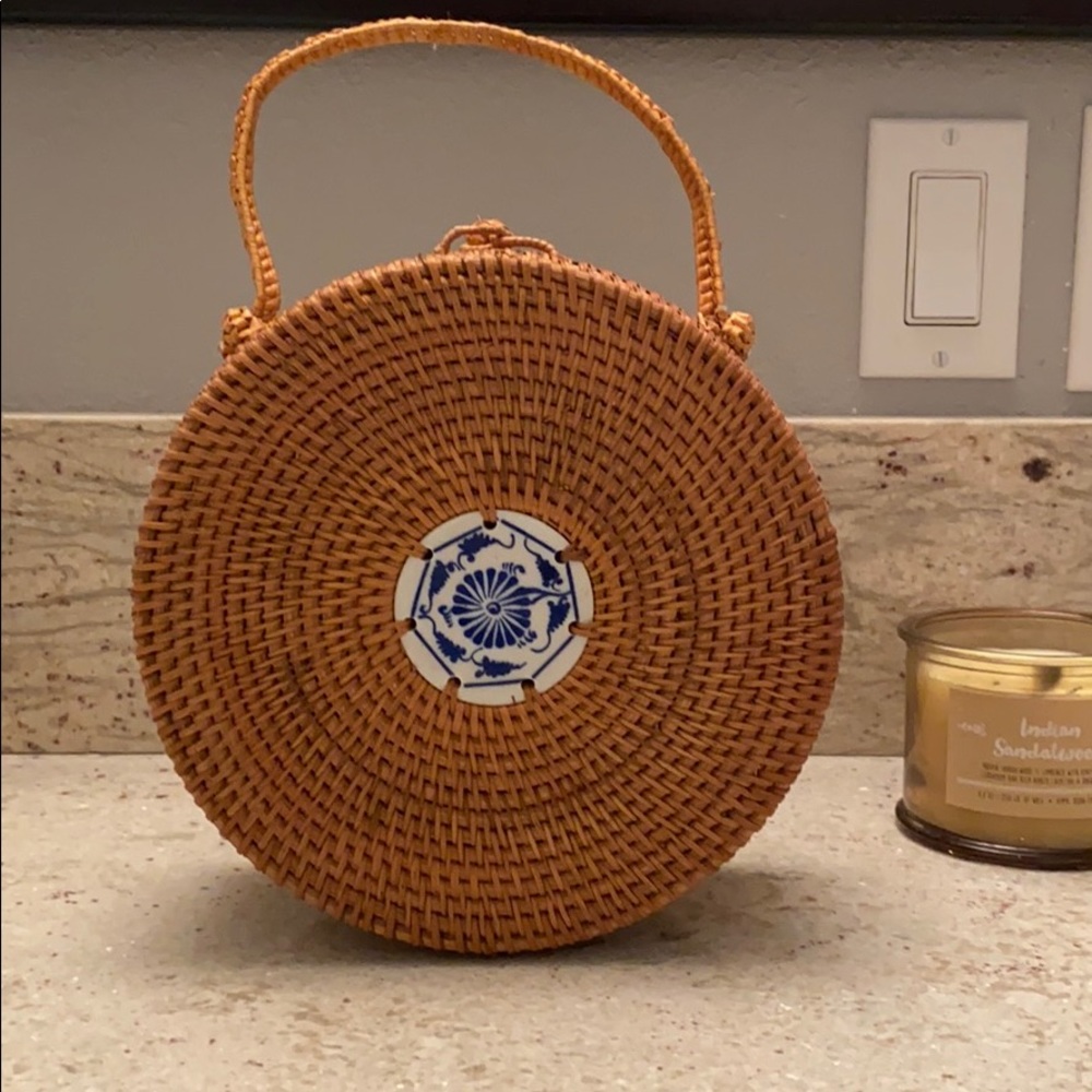 Woven rattan canteen purse